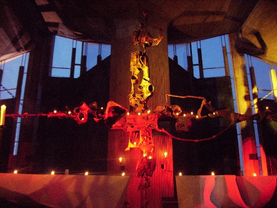 Aufnahme des illuminierten Kreuzes whrend der Jugendkirche 2006.